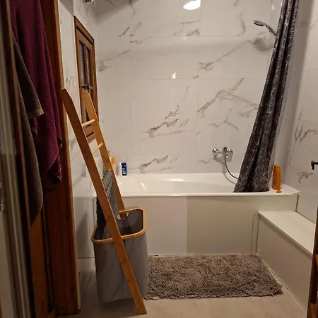 L'oree De La Foret Nyaraló