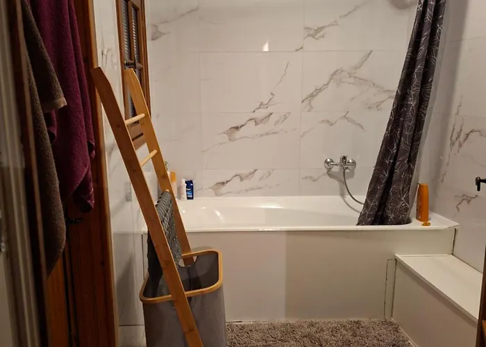 L'oree De La Foret Nyaraló